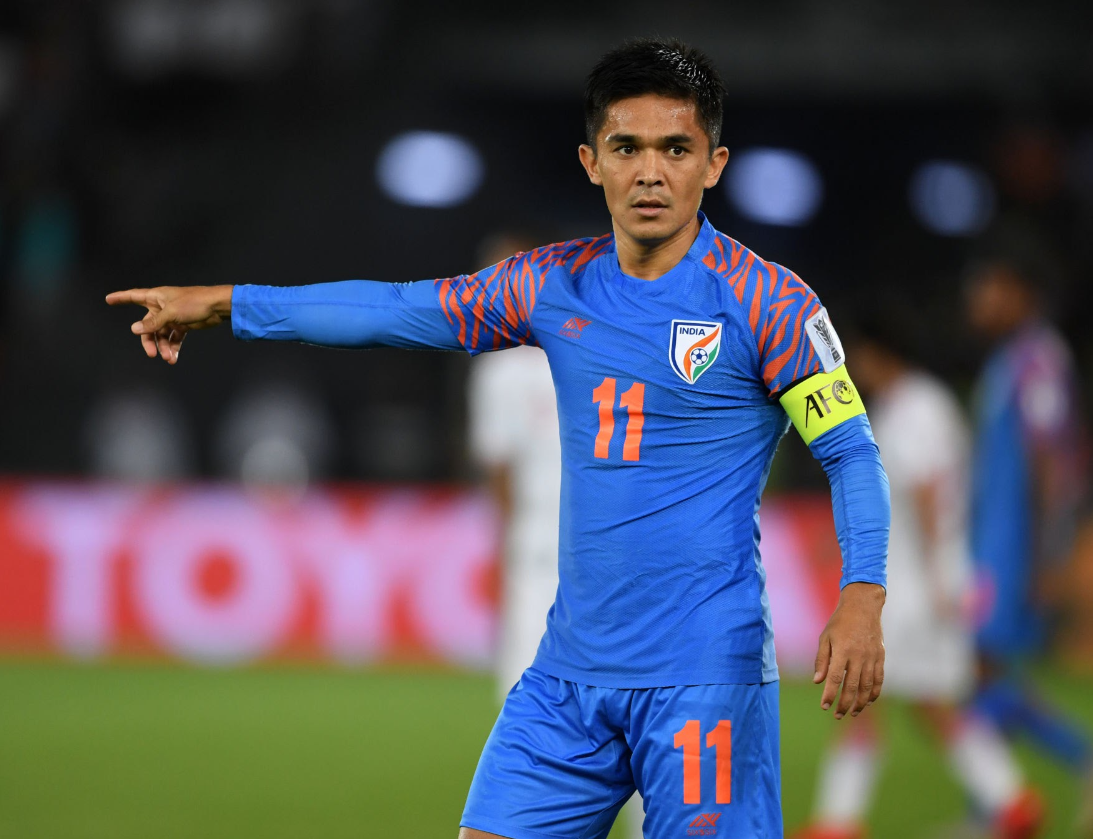 Twitter has been harshly criticising the West Bengal governor for shoving Sunil Chhetri aside for a photo