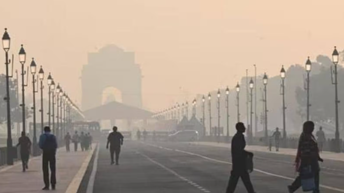 Air Pollution: Rising pollution makes every home in Delhi-NCR sick, 89% of families suffer from either throat pain or cough