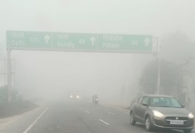 Weather Update: Clouds to Prevail Amidst Chilly Weather Today; Gas Chamber Conditions in Delhi, NCR Tops Pollution Charts