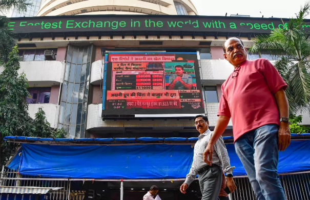 Bullish trend continues in the stock market, Sensex crosses the 70,800 mark, significant surge in IT stocks.