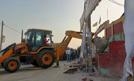 Sitamarhi School News: Bulldozer Action Against School Operating on Bihar Government Land, Know the Entire Matter